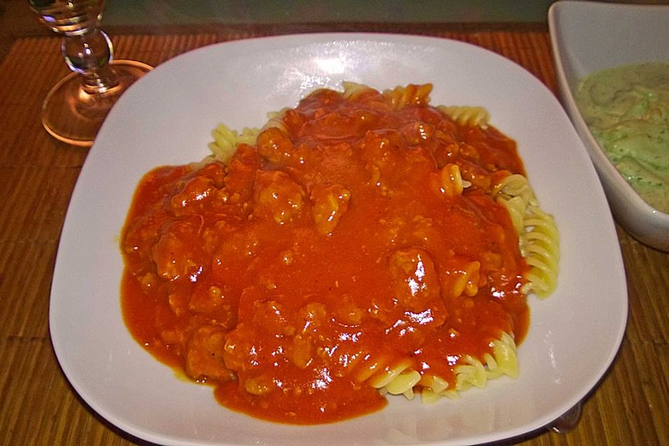 Nudeln mit Tomatensoße