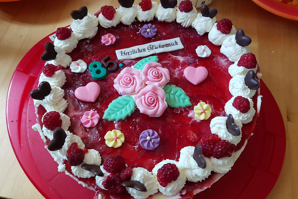 Schneewittchentorte mit Himbeeren