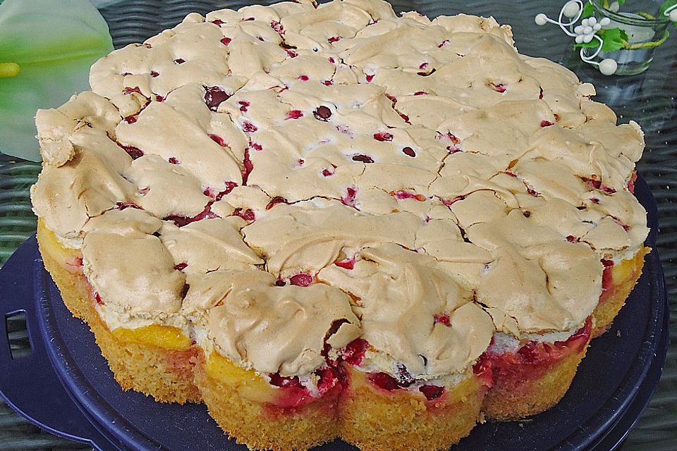 Johannisbeer-Pudding-Baiser Kuchen