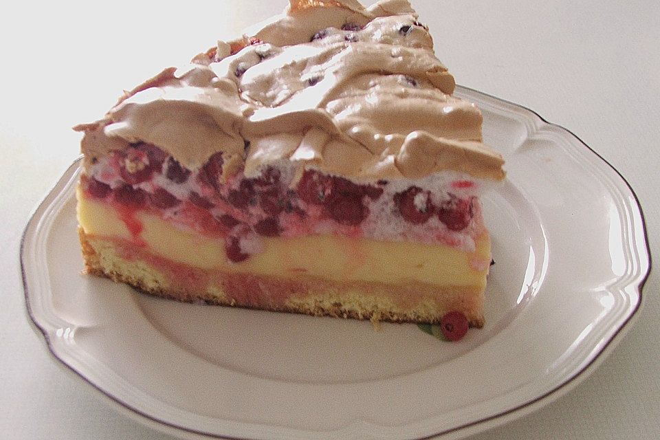 Johannisbeer-Pudding-Baiser Kuchen