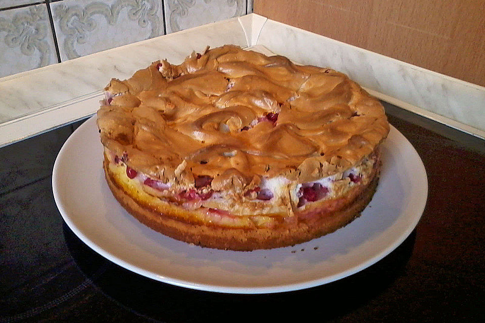 Johannisbeer-Pudding-Baiser Kuchen