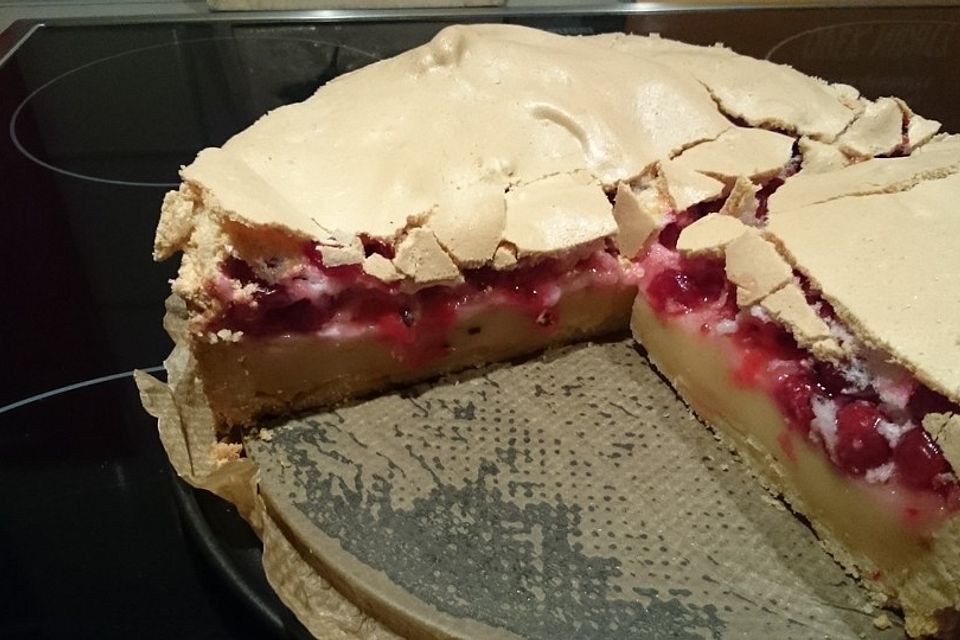 Johannisbeer-Pudding-Baiser Kuchen