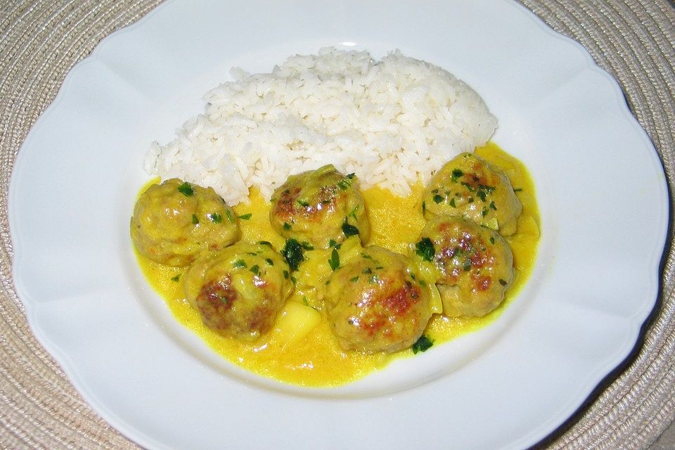 Fleischklöße in Currysoße