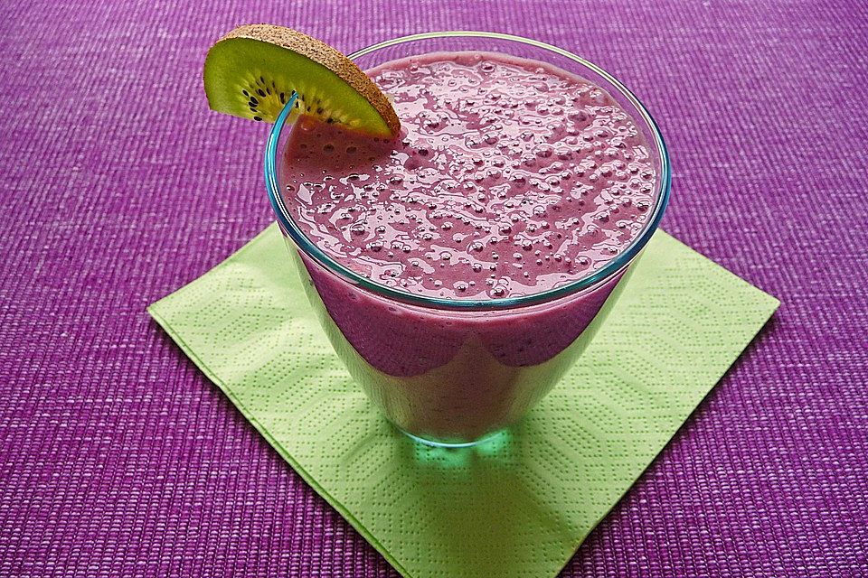 Brombeer-Banane-Kiwi Smoothie