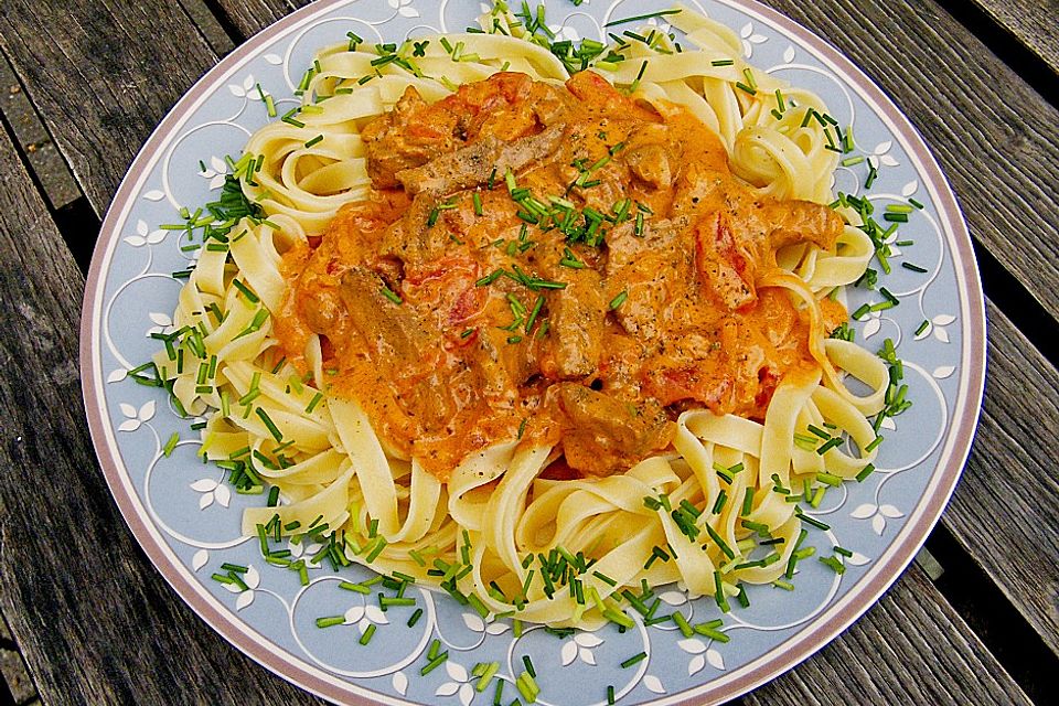 Kalbsgeschnetzeltes in Tomaten-Rahm