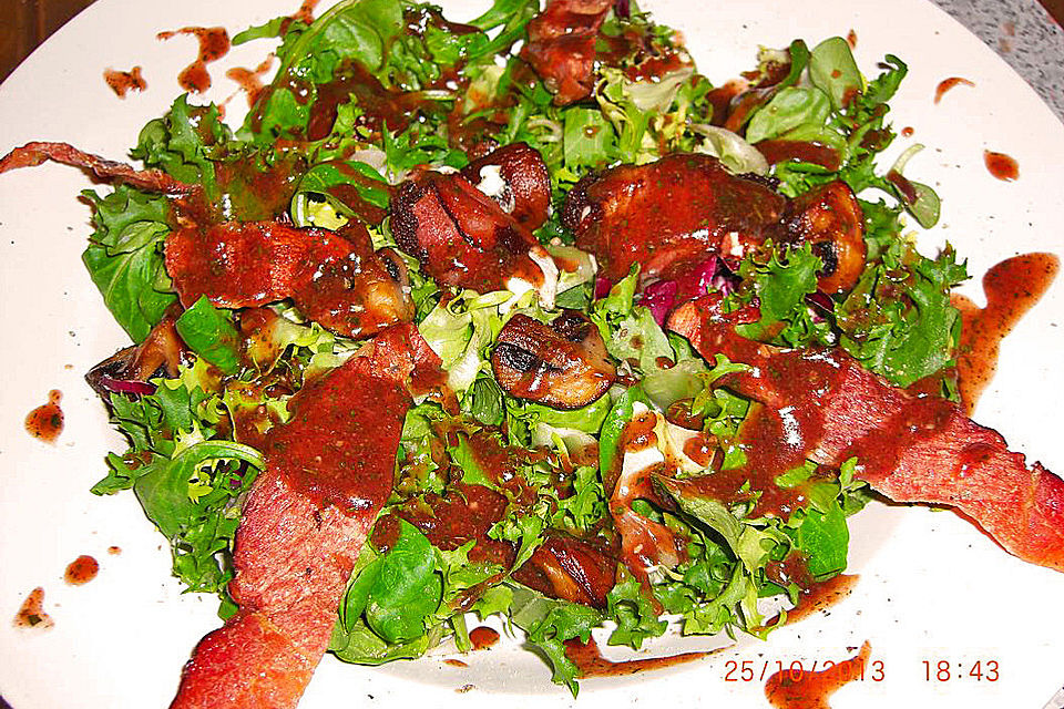 Herbstsalat mit fruchtigem Apfeldressing