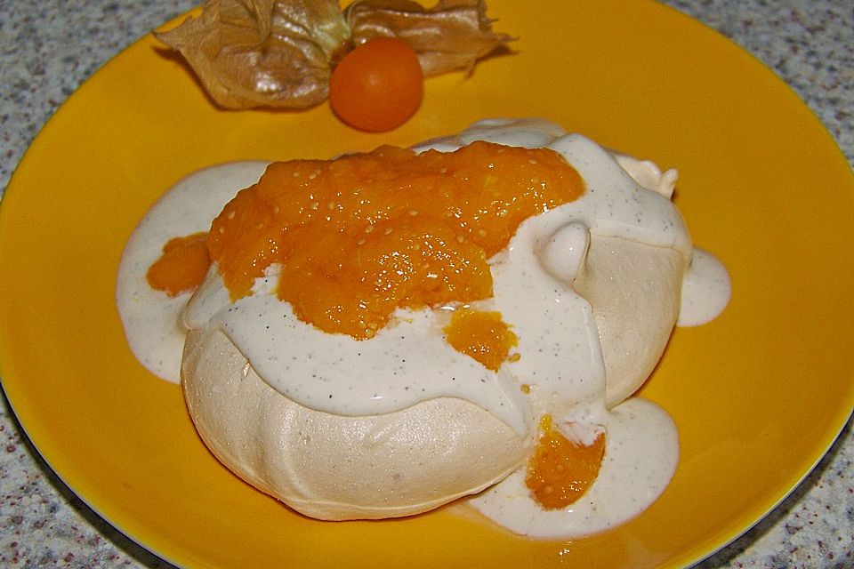 Aprikosen-Physalis-Baisertörtchen