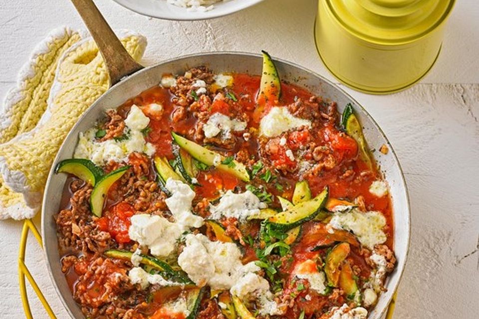 Zucchini-Hackfleischpfanne mit Feta