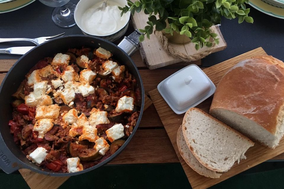 Zucchini-Hackfleischpfanne mit Feta