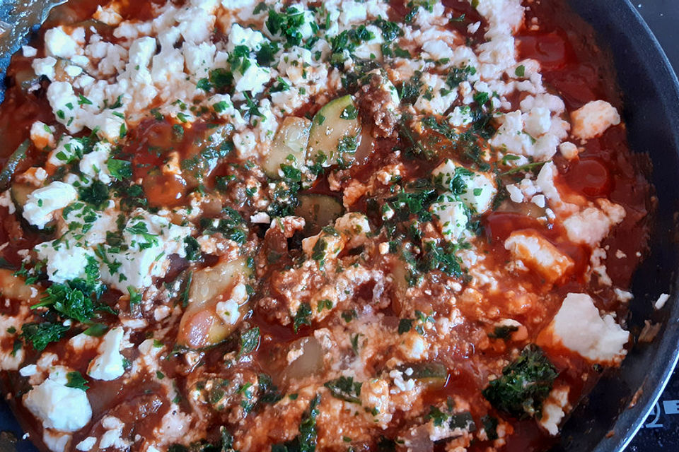 Zucchini-Hackfleischpfanne mit Feta