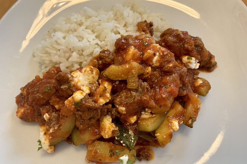 Zucchini-Hackfleischpfanne mit Feta