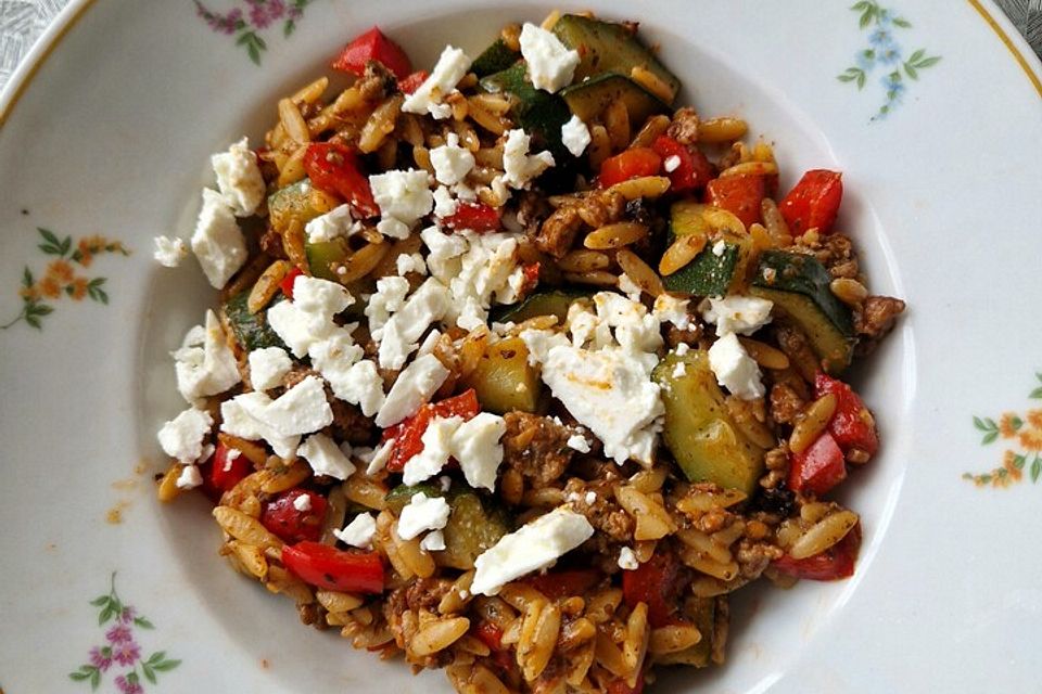 Zucchini-Hackfleischpfanne mit Feta