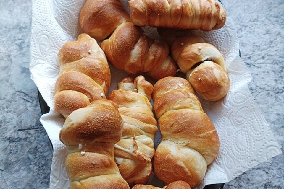 Nürnberger Bratwürstchen im Laugenteigmantel