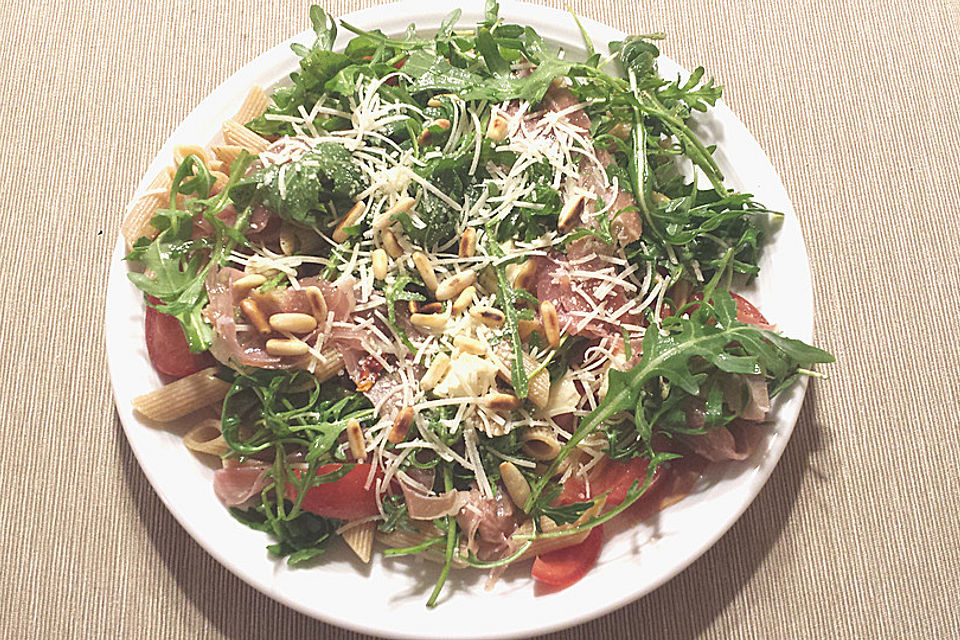 Bandnudel-Rucola-Salat