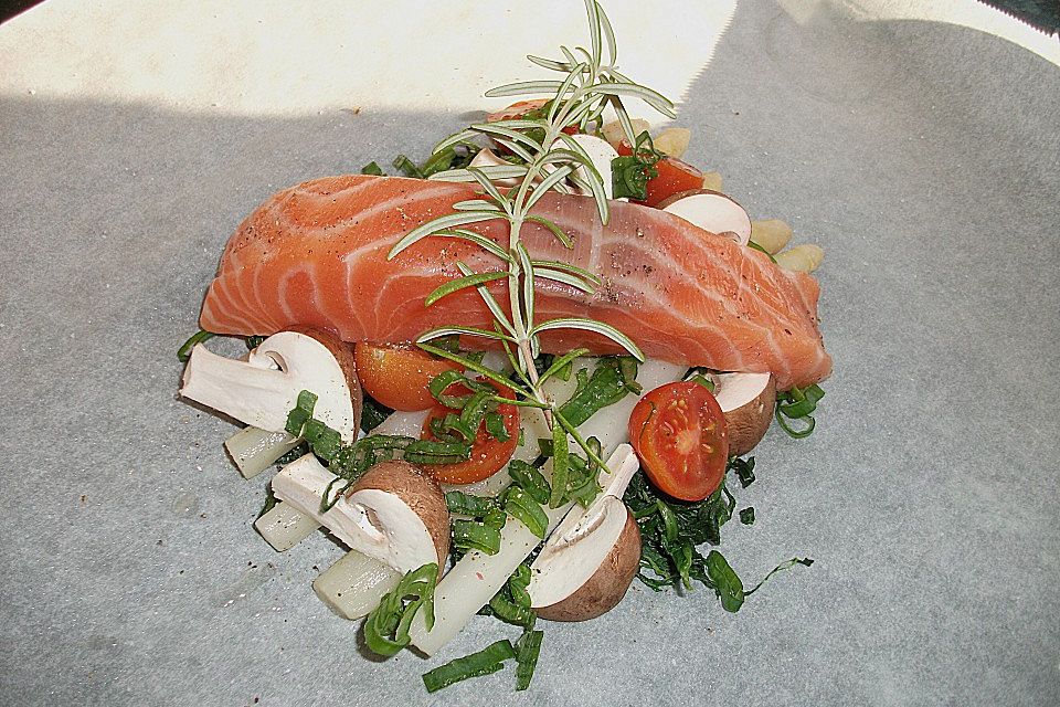 Lachs-Gemüse-Päckchen