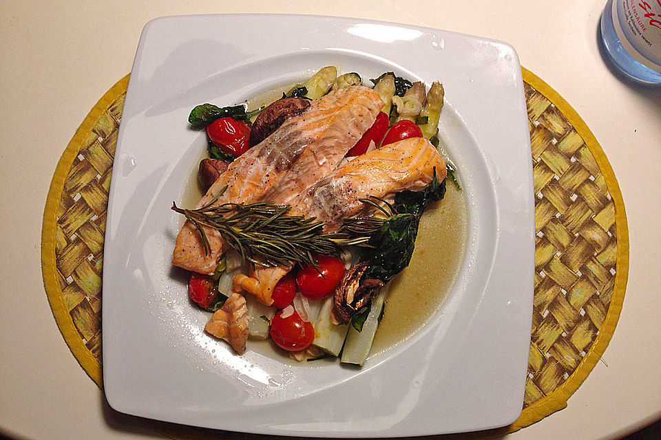 Lachs-Gemüse-Päckchen