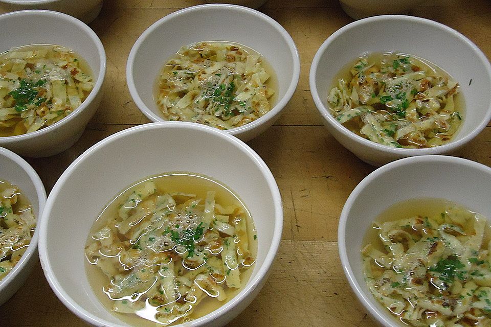 Kräuter-Flädle Suppe