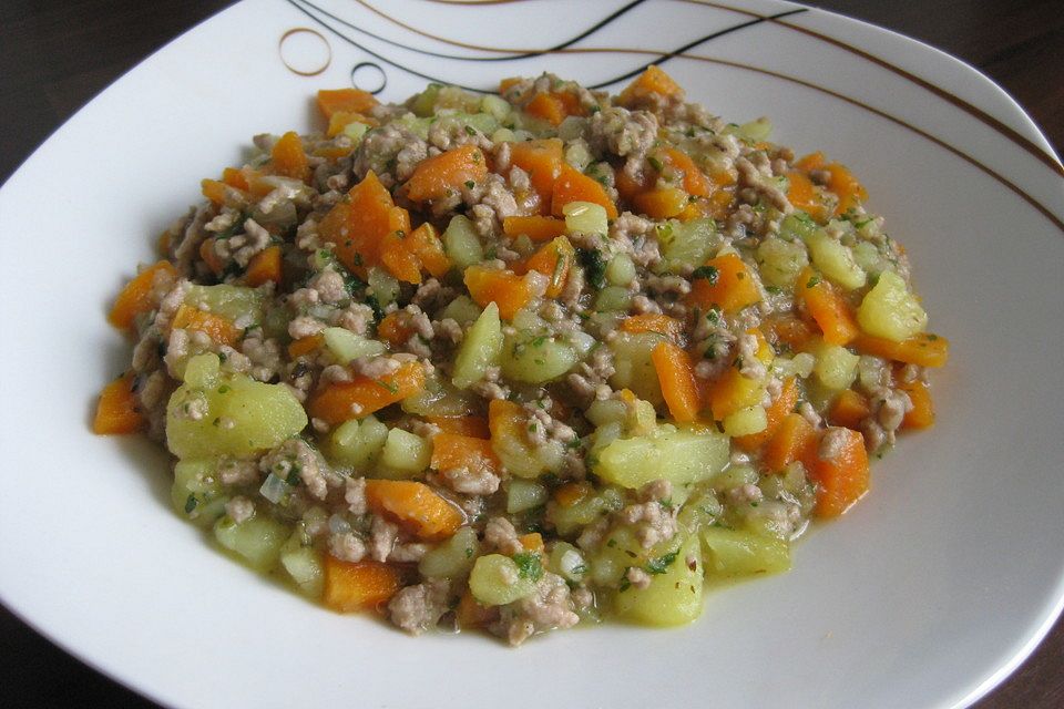 Würziger Möhreneintopf mit Hackfleisch