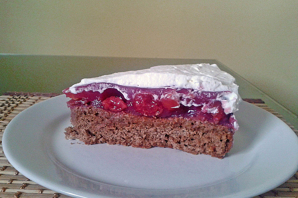 Kirsch-Mandel-Sahnekuchen