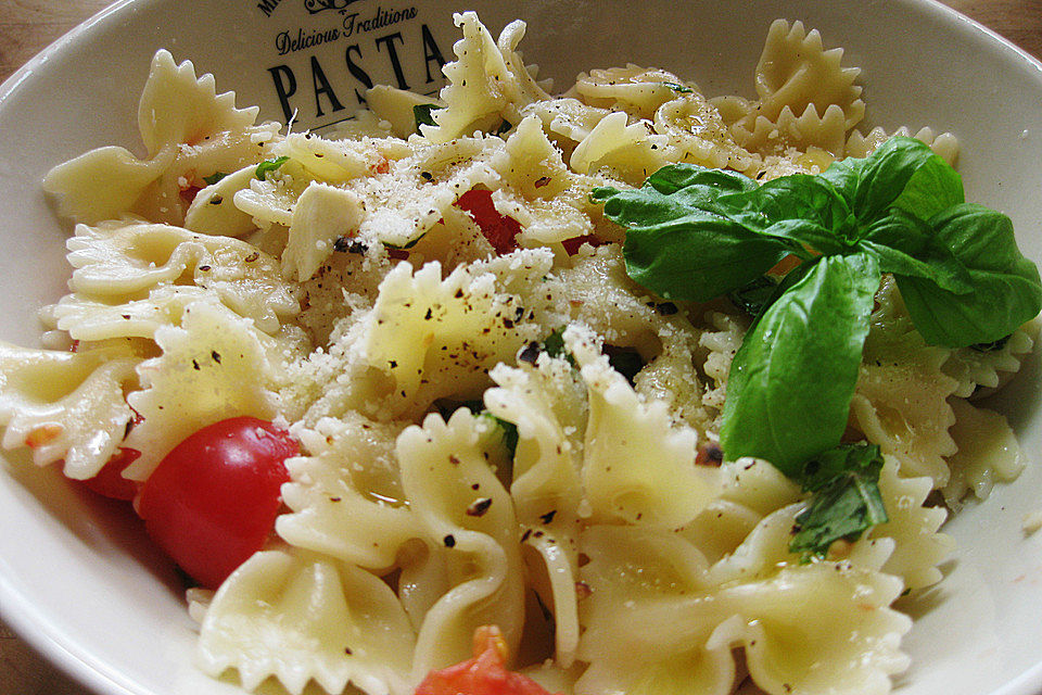 Schnelle Tomaten-Mozzarella-Pasta