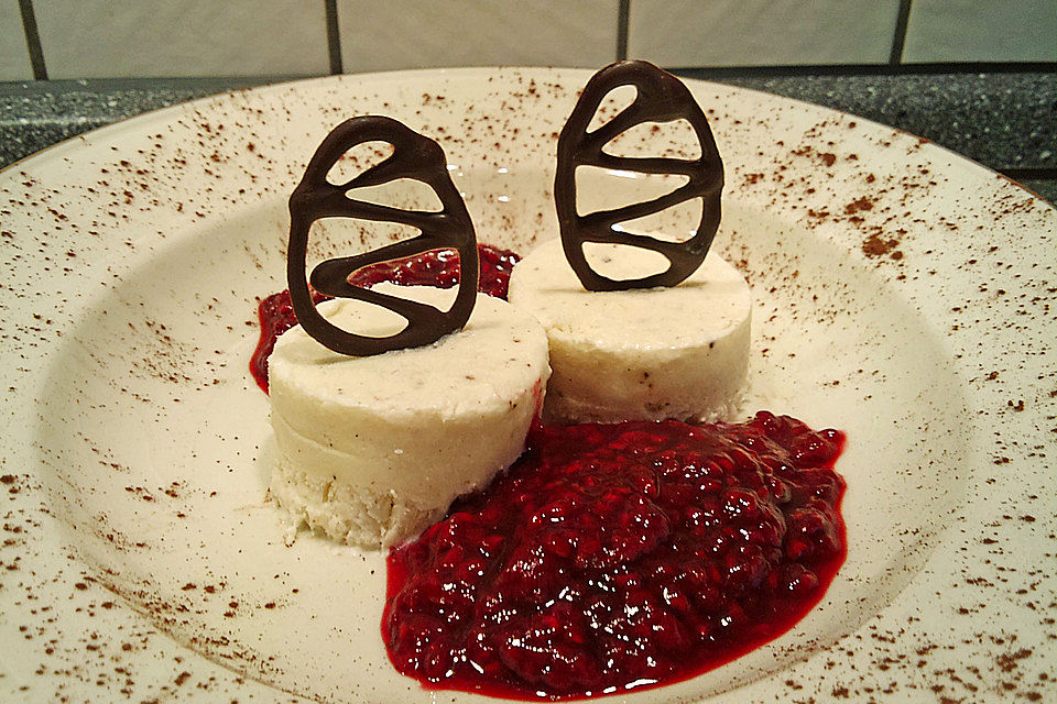 Joghurteis mit Erdbeeren