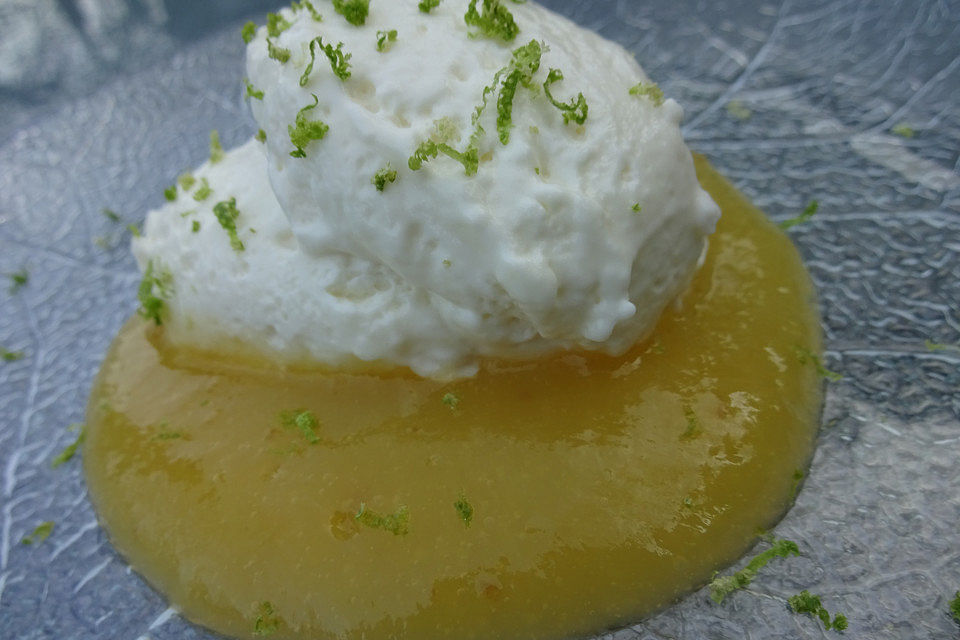 Limonen Mousse an Mangosauce