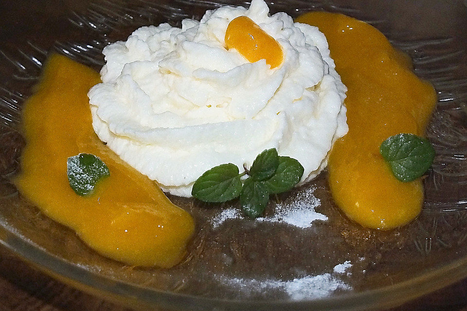 Limonen Mousse an Mangosauce