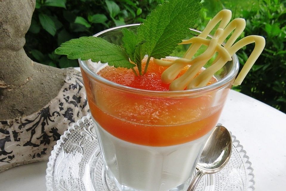 Limonen Mousse an Mangosauce