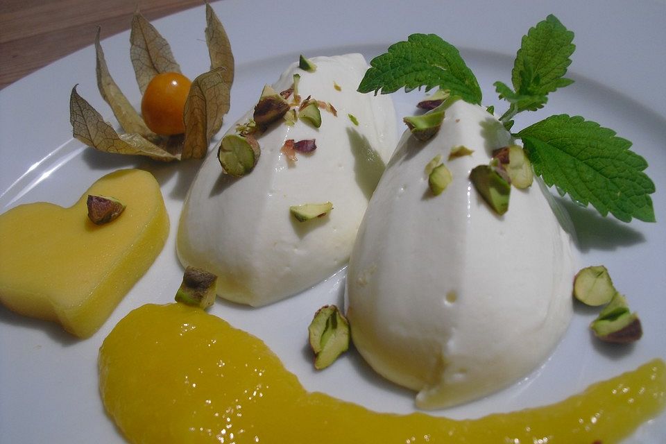 Limonen Mousse an Mangosauce