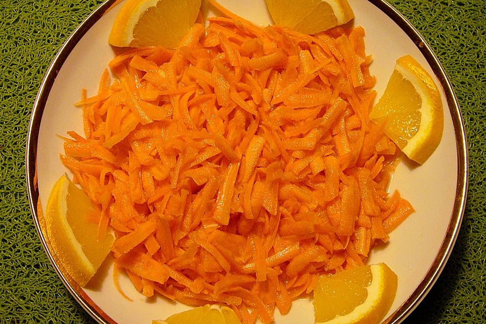 Karottensalat mit Orangendressing