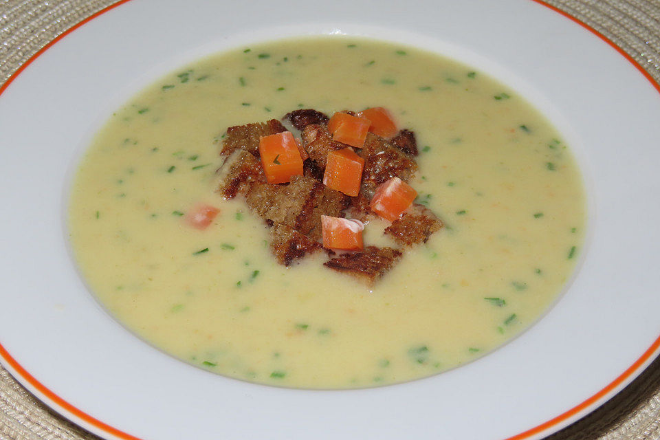 Blumenkohlsuppe mit Croûtons