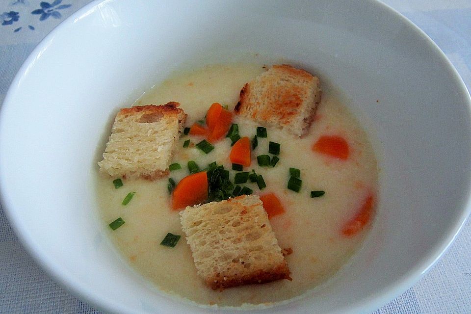 Blumenkohlsuppe mit Croûtons