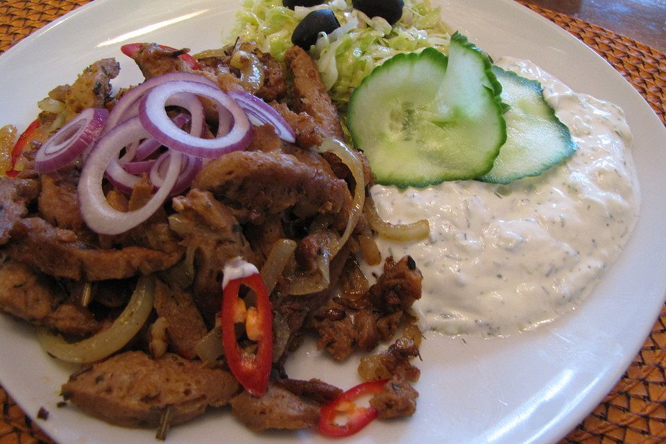 Vegetarisches Gyros mit Tzatziki