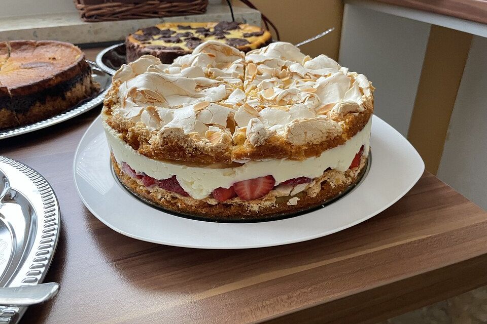 Erdbeer-Baisertorte