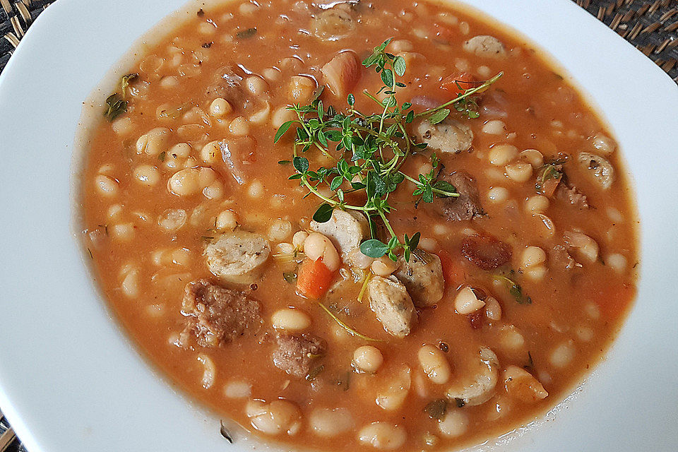 Bohnen-Bratwurstsuppe