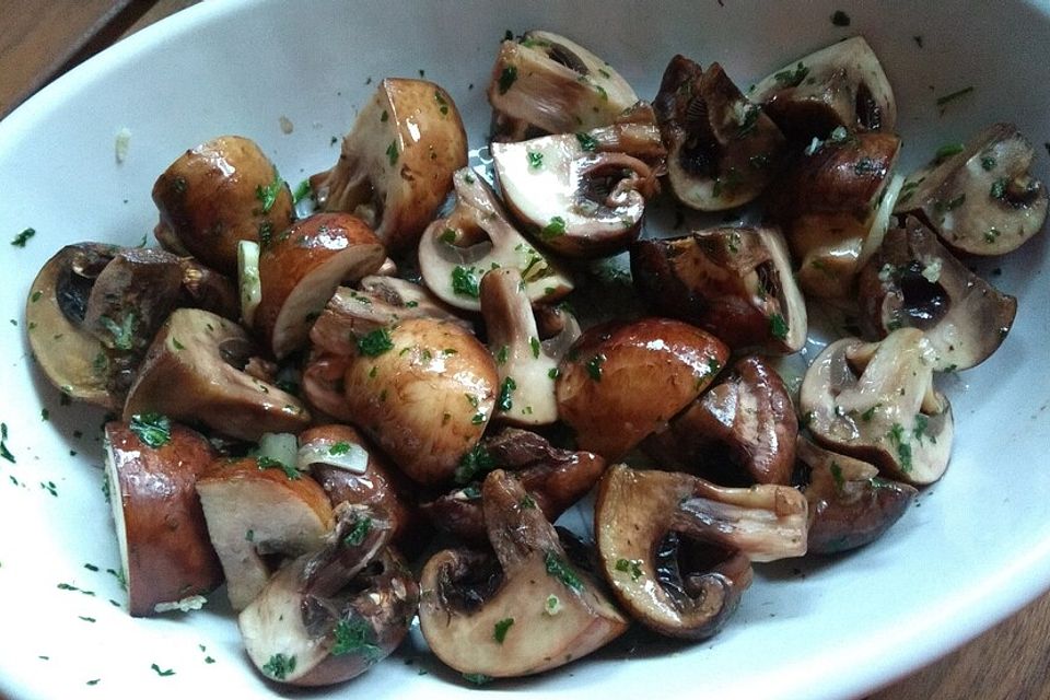 Champignons mit Knoblauch