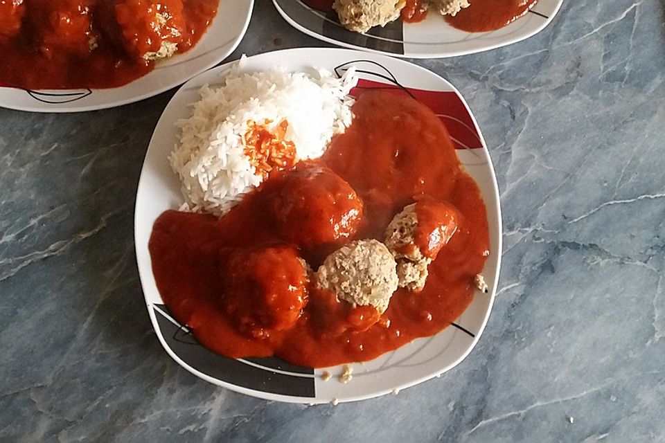 Fleischklößchen mit Tomatensauce