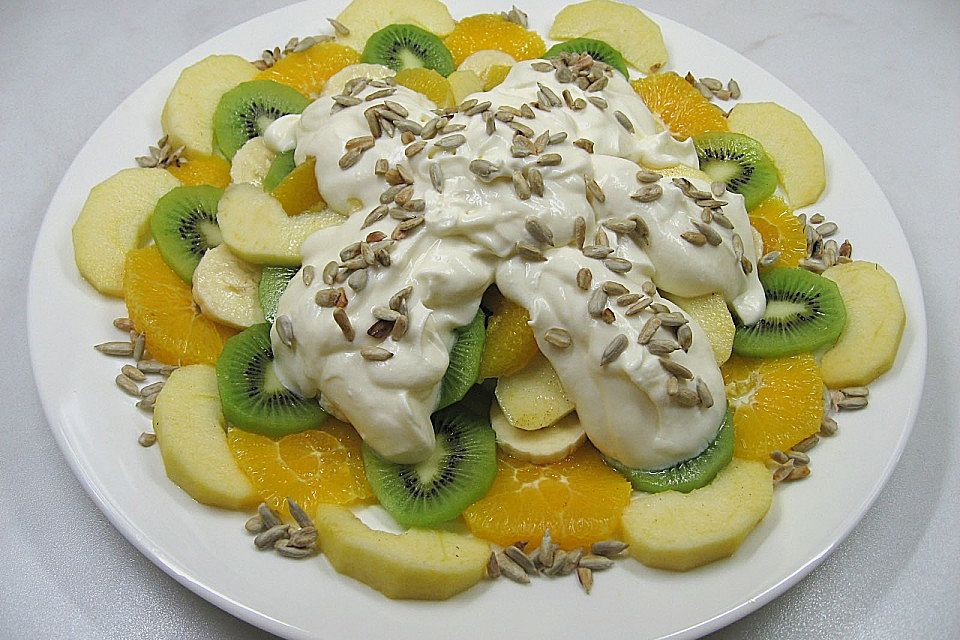 Obstsalat mit Joghurt - Honigsauce