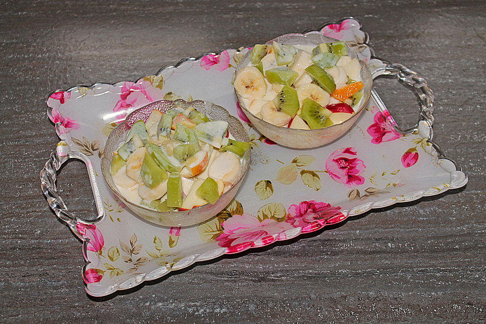 Obstsalat mit Joghurt - Honigsauce