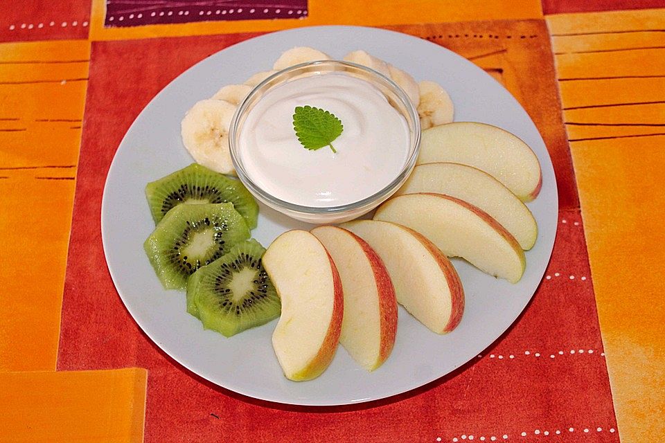 Obstsalat mit Joghurt - Honigsauce