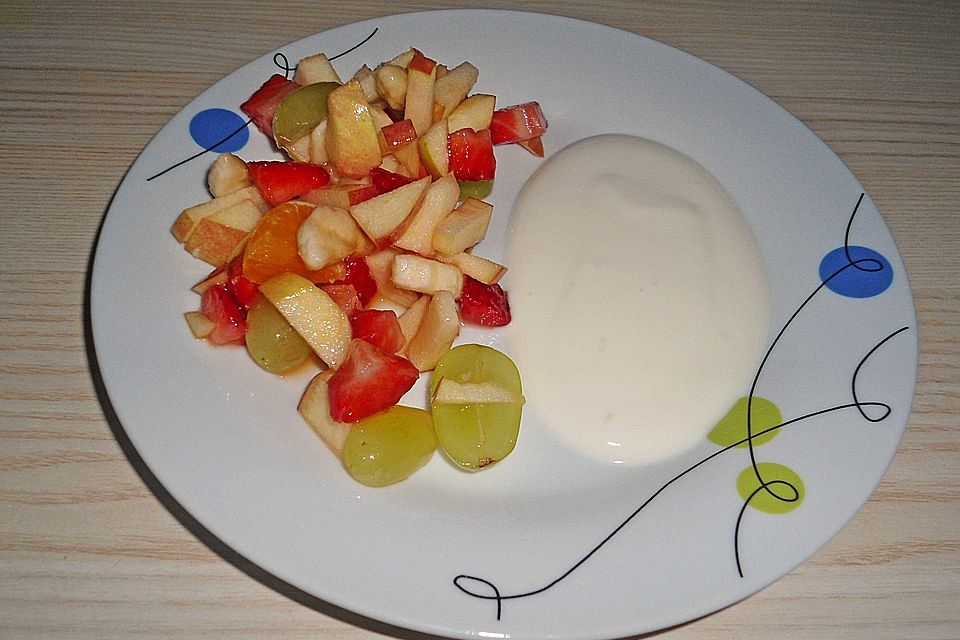 Obstsalat mit Joghurt - Honigsauce