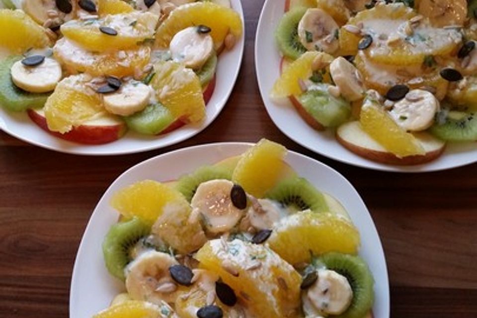 Obstsalat mit Joghurt - Honigsauce