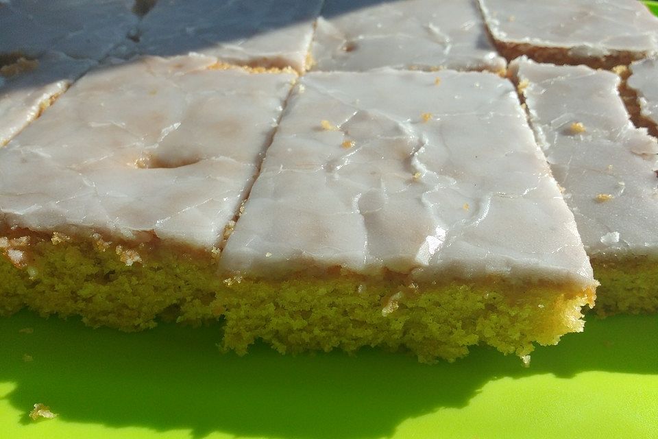 Zitronenkuchen auf dem Blech