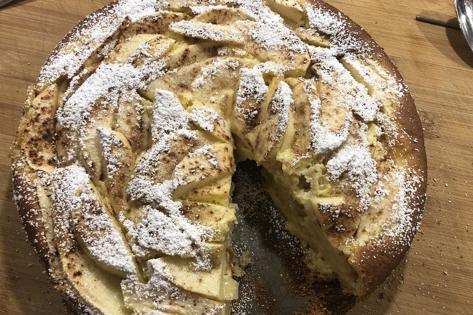 Schneller Apfel-Pudding Kuchen