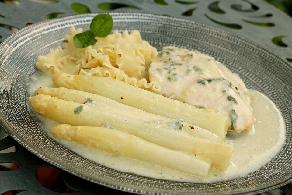 Spargel mit Gorgonzola gratiniert