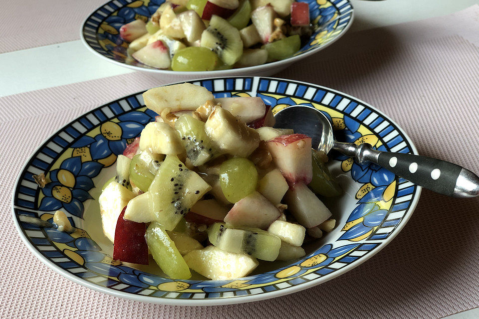 Bunter Obstsalat mit Bananensauce