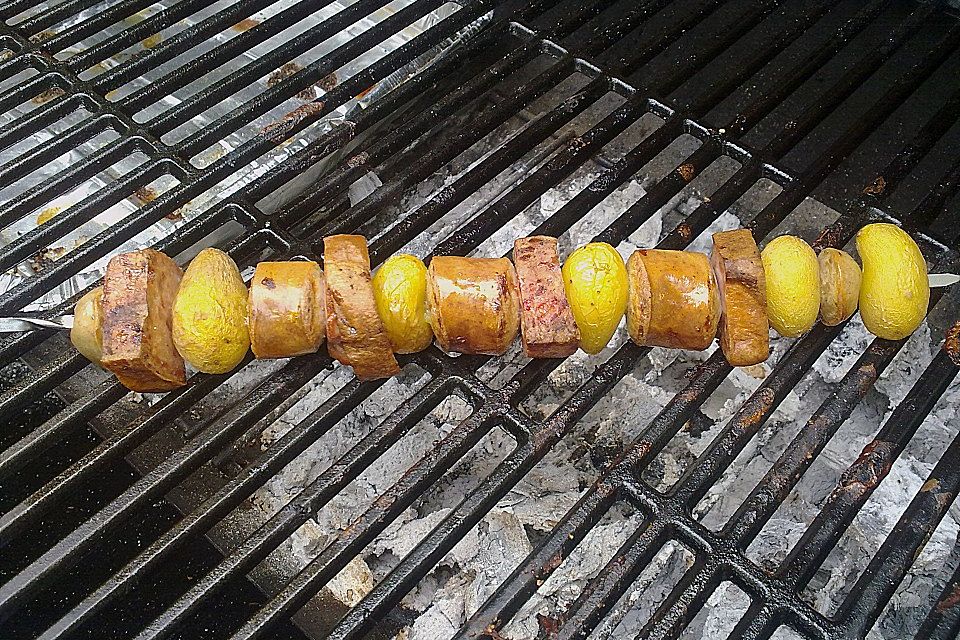 Bratwurst-Leberkäs-Kartoffel-Spieß