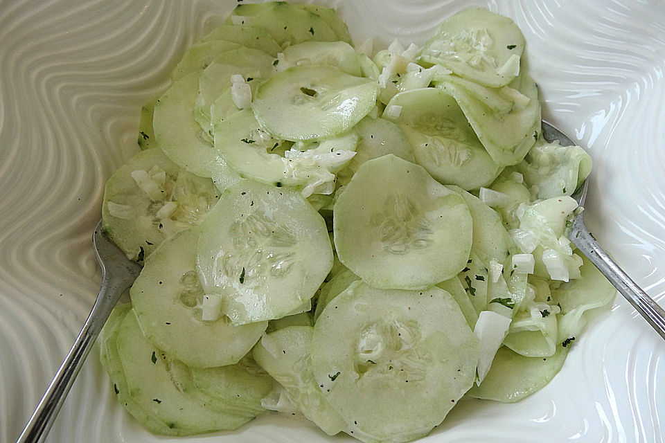 Sommerlicher Gurkensalat