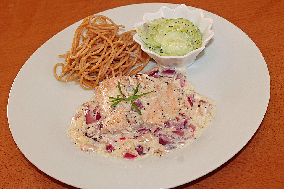 Sommerlicher Gurkensalat