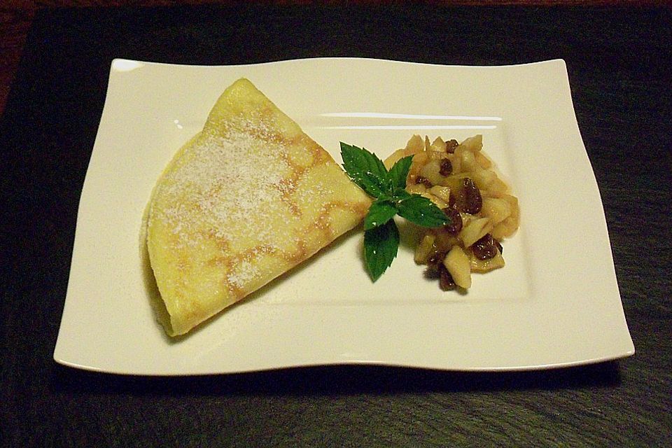 Crepes mit karamellisierten Äpfeln